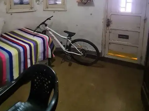 Casa 5 ambientes con 1 baño