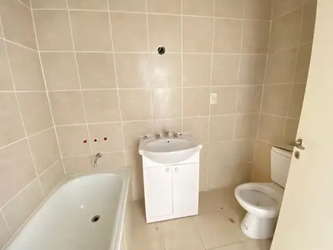 UN AMBIENTE AMPLIO NUEVO A ESTRENAR CON COCINA COMEDOR CON L