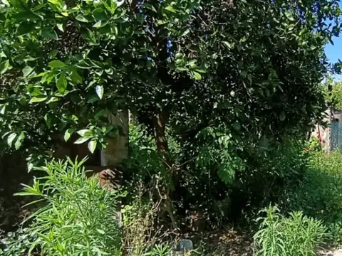 Casa 8 ambientes con 2 baños