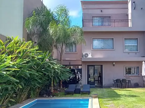 Casa 7 ambientes con 4 baños