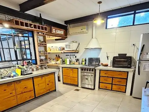 Casa en Venta con 2 cocheras