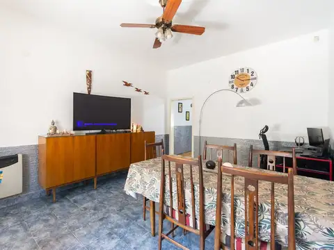 VENTA CASA 3 AMBIENTES MORON CON PARQUE