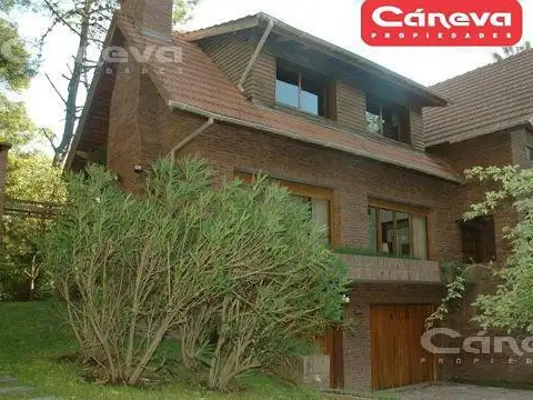 Casa en Alquiler Temporal en Carilo, USD 4.000