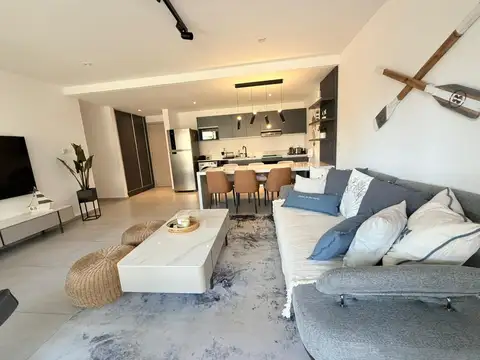 3 amb a estrenar, RENATA NORTE.