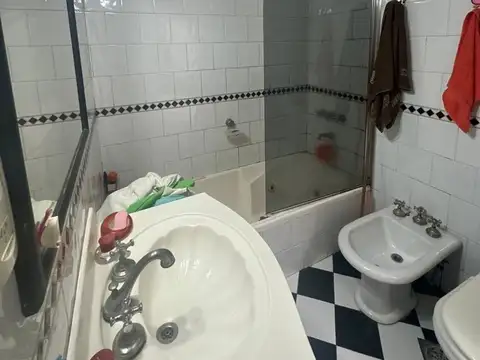 Casa 5 amb. en Flores c/Terraza, Patio Y Cochera