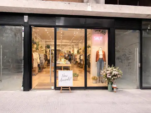 Excelente Local en Olazabal y Av. Cabildo