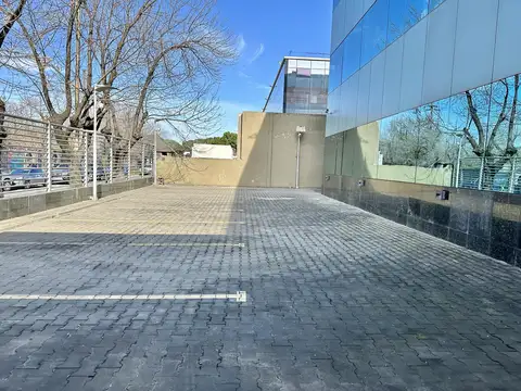 Oficina en Alquiler con 55 cocheras