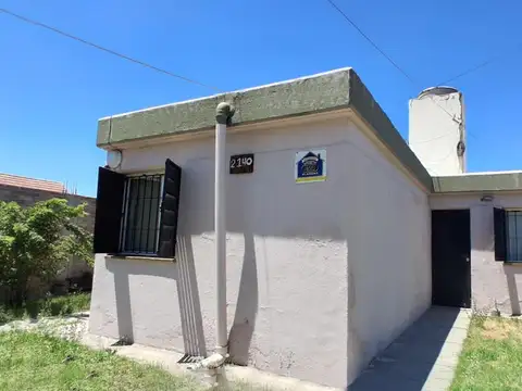 VENDO CASA APTA CREDITO B FUCHS, 3 dormitorios casa esquina