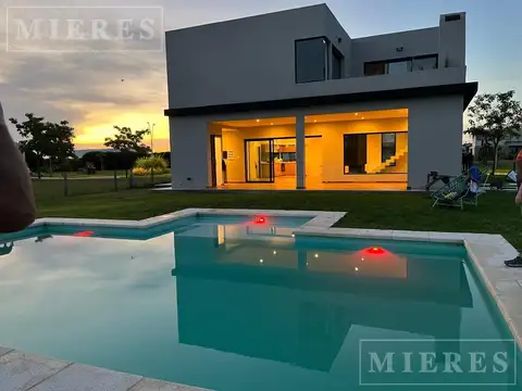 Casa en venta sobre lote interno en Barrio Ceibos Puertos del Lago