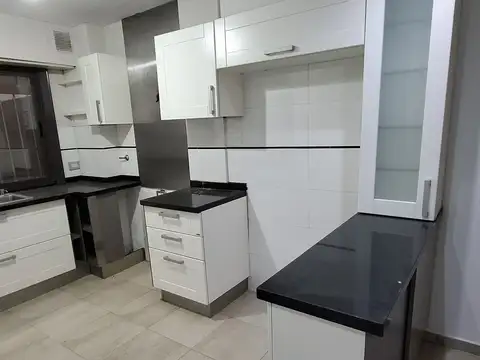 Departamento 6 ambientes con 2 baños