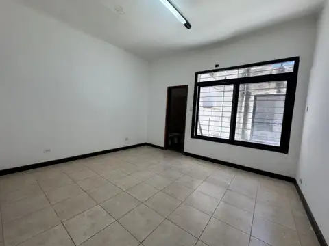 Casa de 2 plantas - 180 m² - Múltiples Destinos - (Institucional, Comercial o Vivienda)