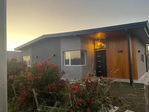 Casa en venta - 2 Dormitorios 2 Baños - Coronel Brandsen