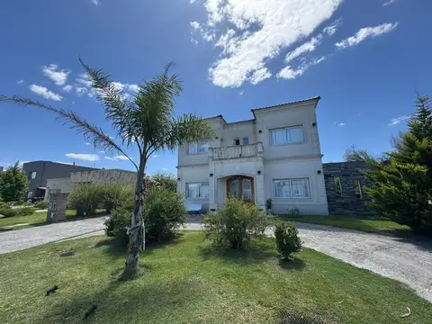 Casa en Venta en Countries y Barrios Cerrados en Ezeiza, USD 290.000