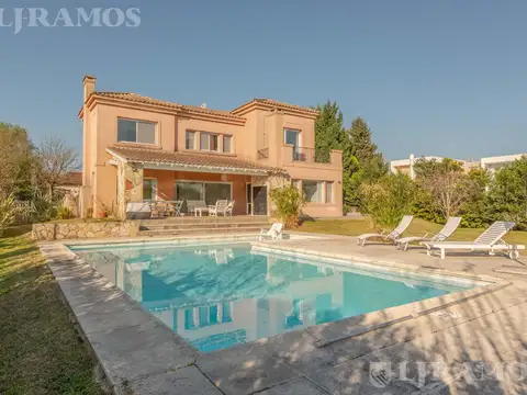 Casa en Venta con 6 cocheras