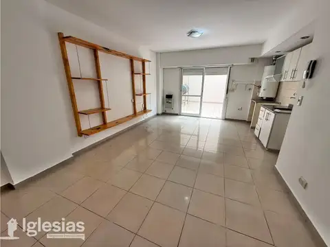 Departamento de 2 ambientes con patio en alquiler en Tapiales