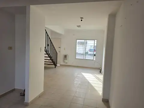 Depto Tipo Casa en Alquiler de 2 dormitorios
