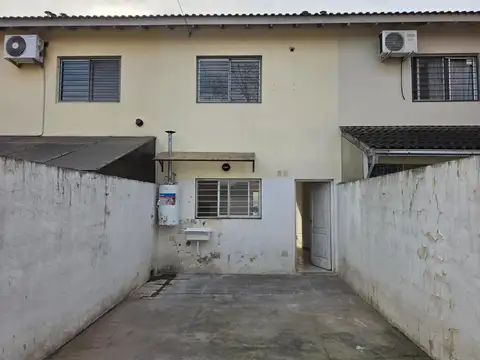 Depto Tipo Casa en Alquiler con 1 cocheras