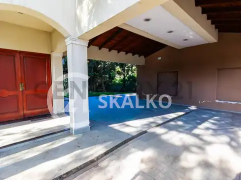 VENTA CASA, 3 DORMITORIOS, PISCINA,PARQUE, COCHERA, CASA AUXILIAR , VILLA AMELIA.