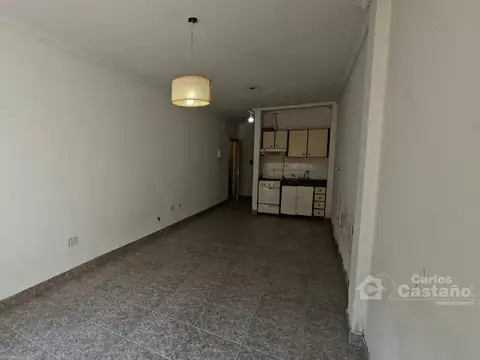 Monoambiente con patio.