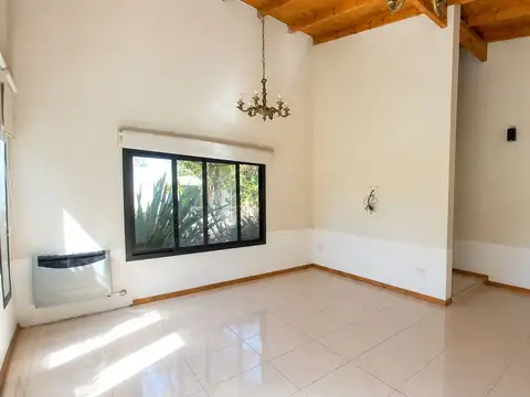 Casa 4 ambientes con 1 baño