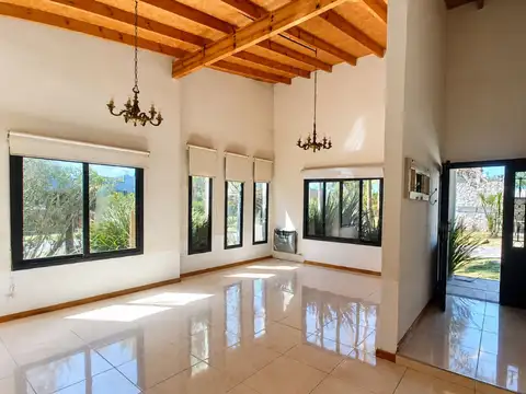 CASA 4 AMBIENTES EN VENTA PILETA SAN VICENTE
