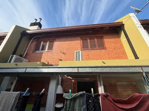 Casa 5 ambientes con 1 baño