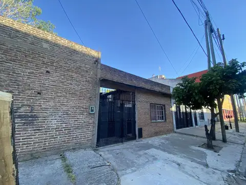 El valor se construye desde la ubicacion. Galpon y vivienda en Sarandi Avellaneda