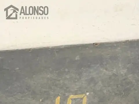 ALQUILER COCHERA CUBIERTA  EN LANÚS OESTE