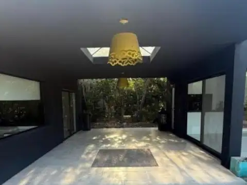 Casa en Venta con 8 cocheras