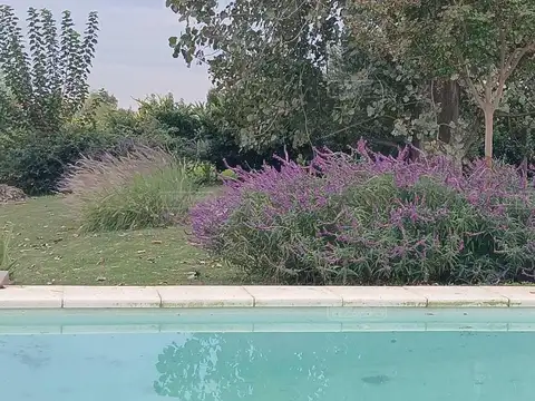 Casa en Alquiler con 1 cochera
