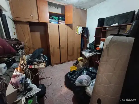 Venta de hermosa y amplia casa a refaccionar en Villa Luro .