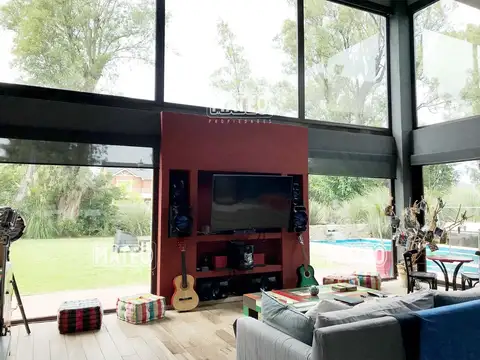 Casa en Venta con 2 cocheras