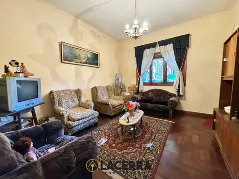 Casa 5 ambientes con 2 baños
