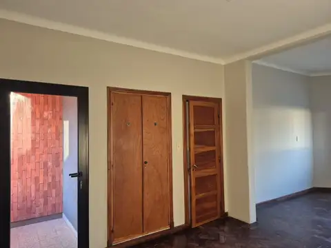 Alvarado 1300