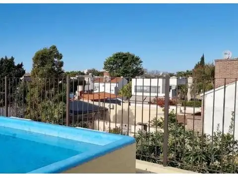 IMPECABLE CASA EN LOTE PROPIO,4 AMB+ESCRIT+JARDIN+PISCINA+DEP SERVICIO+GARAGE+SALA MAQ, A 6 MAIPU !!