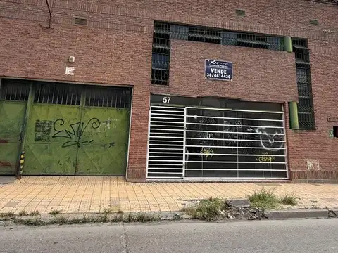 Excelente Galpón en pleno centro con oficinas