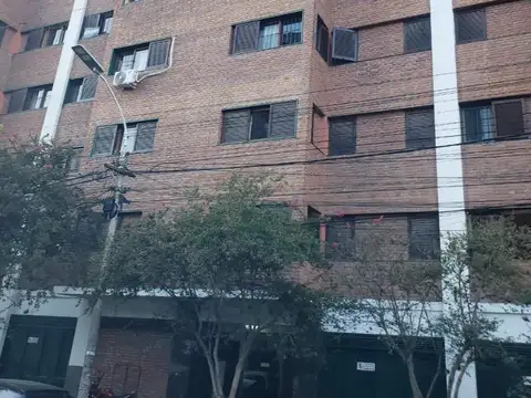 Oficina en primer piso sobre Av. Entre rios al 700