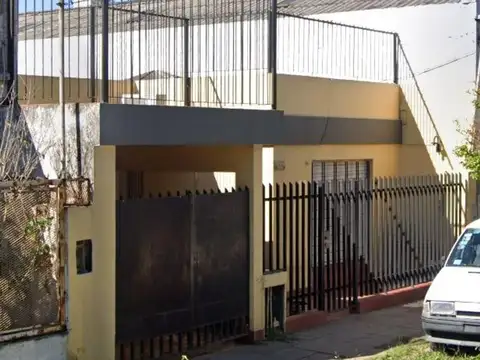 CASA 3 AMB CON COCHERA Y FDO. LIBRE