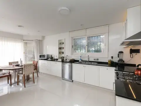 CASA EN LAS LOMAS DE SAN ISIDRO , EXCELENTE ESTADO