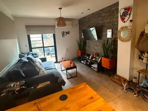 Casa en Alquiler con 1 cochera