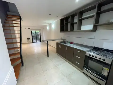 Casa en Alquiler en Villa Gobernador Udaondo, $ 1.100.000