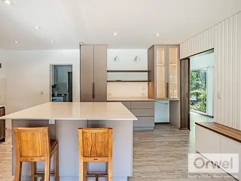 Casa en Venta con 4 cocheras