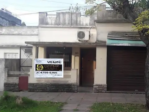 BELGRANO 3125 - 2 CASAS 3 AMB + LOCAL - LOTE 210 MTS - CASEROS - VENDE