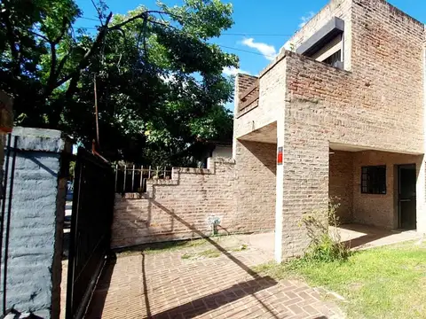Casa 6 ambientes con 3 baños