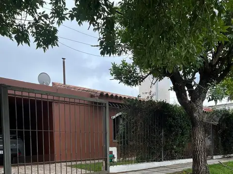 VENTA CASA 3 DORM B° EL REFUGIO RECTA MARTINOLLI