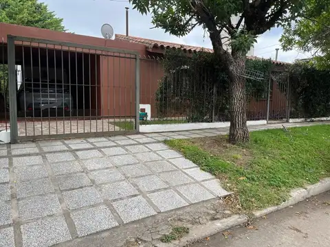 VENTA CASA 3 DORM B° EL REFUGIO RECTA MARTINOLLI