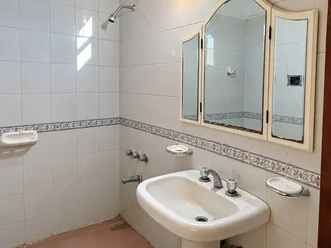 Casa 2 ambientes con 1 baño
