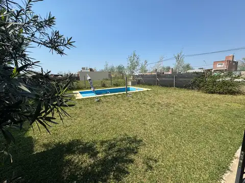 Casa 4 ambientes con 2 baños