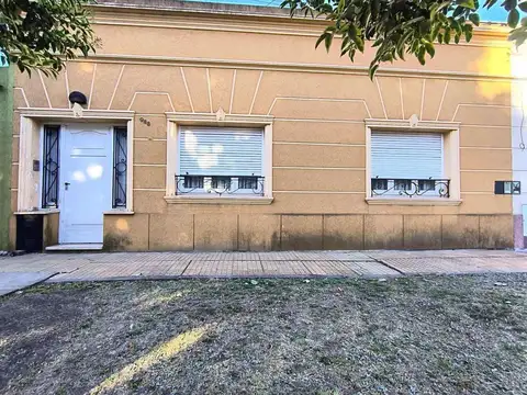 Casa en venta - 2 Dormitorios 1 Baño - San Carlos