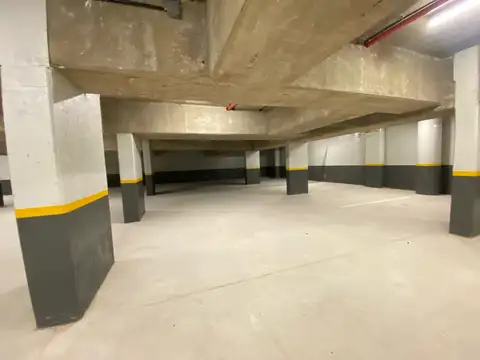 Oficina en Venta con 7 cocheras